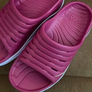 HOKA ONE ONE Recovery Sandals Never Worn